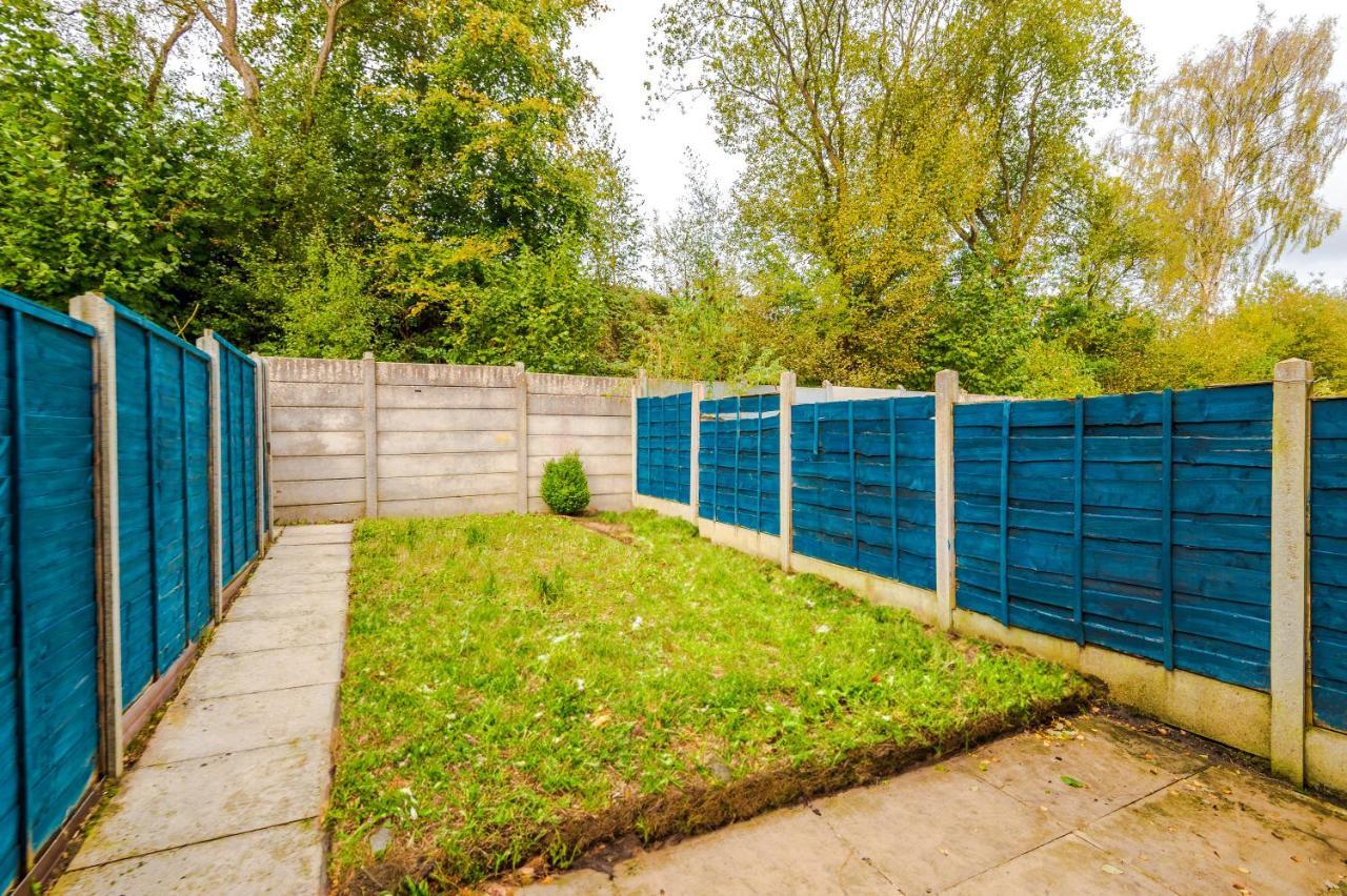 Manchester Comfortable 3 Bedroom House, Free Parking, Wifi & Disneyplus Worsley Zewnętrze zdjęcie