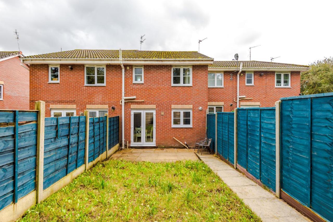 Manchester Comfortable 3 Bedroom House, Free Parking, Wifi & Disneyplus Worsley Zewnętrze zdjęcie